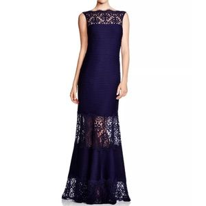 Tadashi Shoji Pintuck Jersey Boatneck Gown Sleeveless Lace Panels Navy Blue Sz L